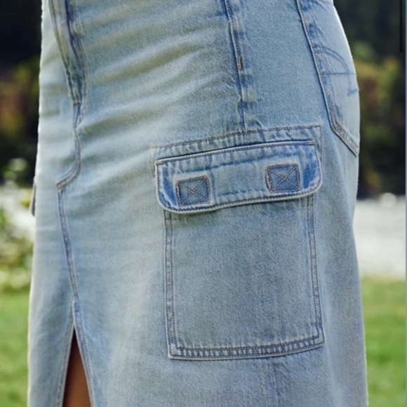 NWT AE Dreamy Drape High-Waisted Cargo Denim Midi Blue SZ 12 - Picture 6 of 6